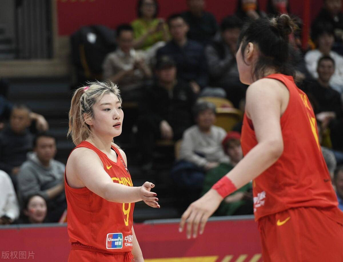 河南女篮团结奋战，困难坚持到底
