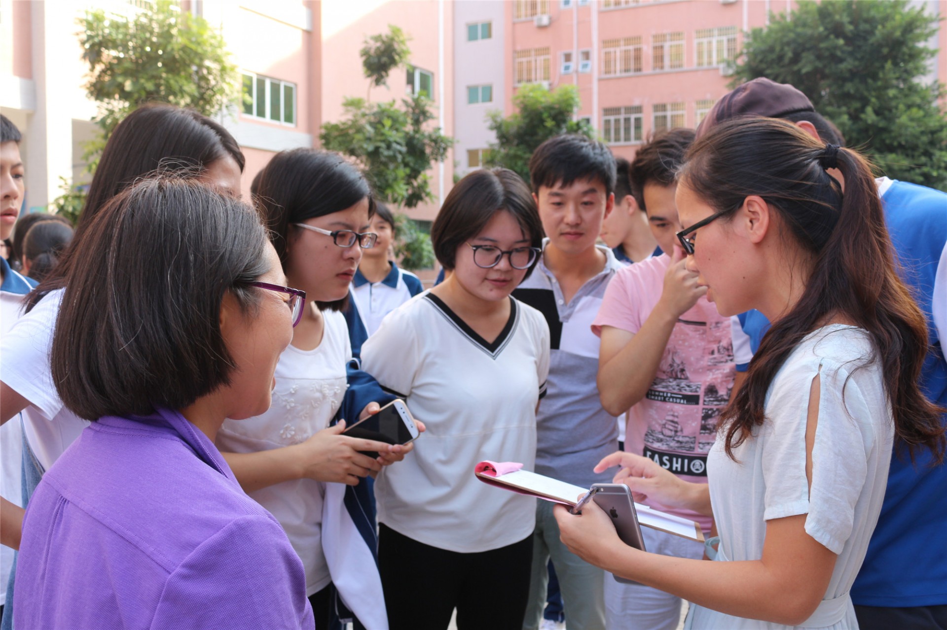 雷速官网-铁锈队以团结拼搏征服比赛